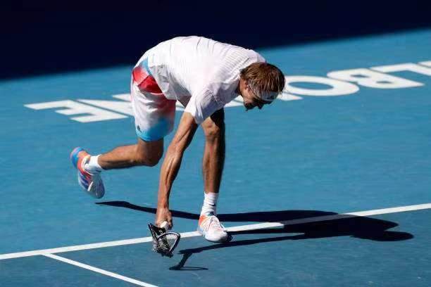 篮球比分-张奔斗：在令人失望这方面 兹维列夫又没让人失望